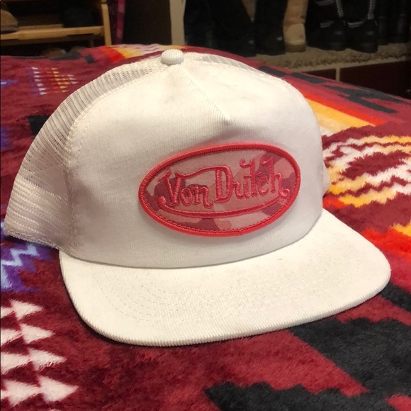 Von Dutch Accessories - Von Dutch white flat bill hat Von Dutch Accessories - Von Dutch white flat bill hat